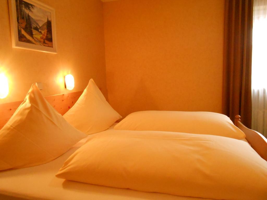 Landgasthof Schutzen Hotel Tengen Room photo