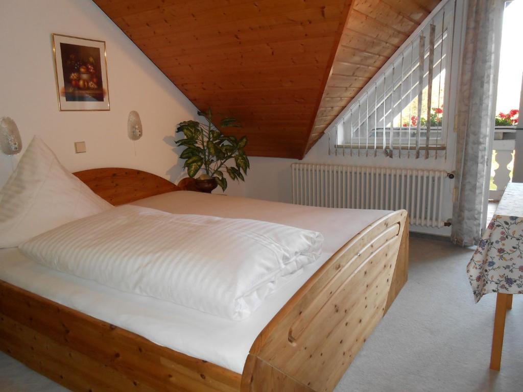 Landgasthof Schutzen Hotel Tengen Room photo